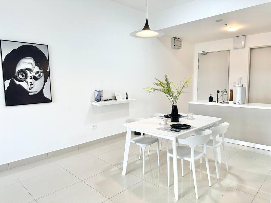 Trion Kl -2br, 2-5pax, Near Klcc, Kl Tower, Ikea, Velocity