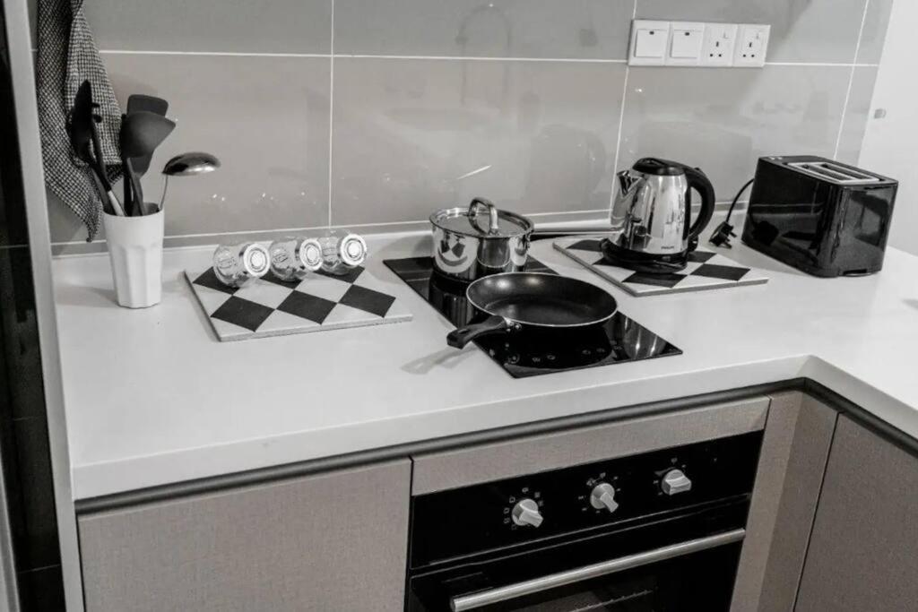 Trion Kl -2br, 2-5pax, Near Klcc, Kl Tower, Ikea, Velocity Apartamento
