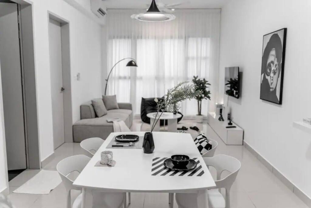 Trion Kl -2br, 2-5pax, Near Klcc, Kl Tower, Ikea, Velocity Pangsapuri Kuala Lumpur
