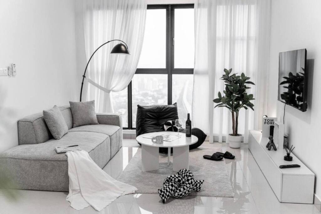 Trion Kl -2br, 2-5pax, Near Klcc, Kl Tower, Ikea, Velocity Pangsapuri *