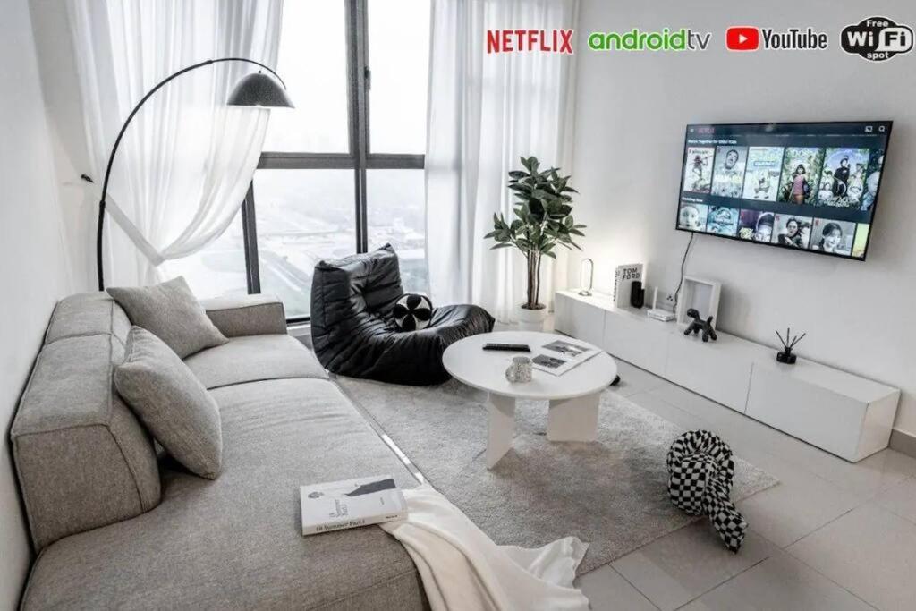 Trion Kl -2br, 2-5pax, Near Klcc, Kl Tower, Ikea, Velocity Pangsapuri